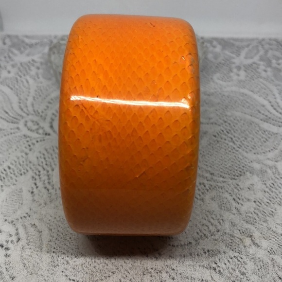 VINTAGE lucite and wood snakeskin bangle bracelet - Picture 2 of 5
